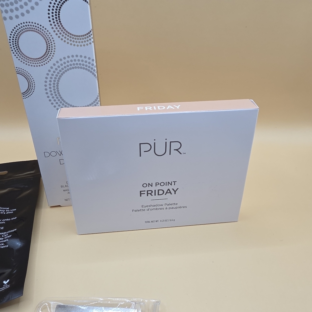 PUR Downtown Detox Black Lemon Mask On Point Eyeshadow Blending Applicator - Picture 5 of 5